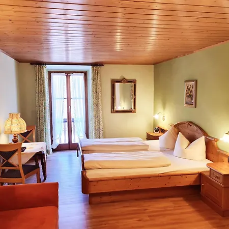 Hotel Altwirt 3*